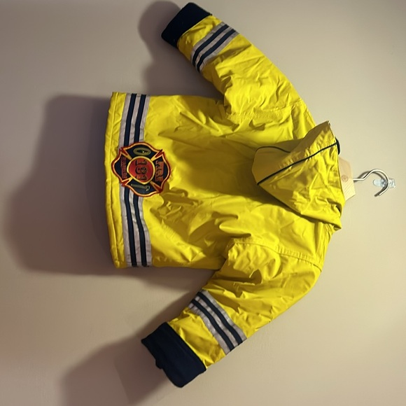 Size 2 raincoat for kids - Picture 3 of 12